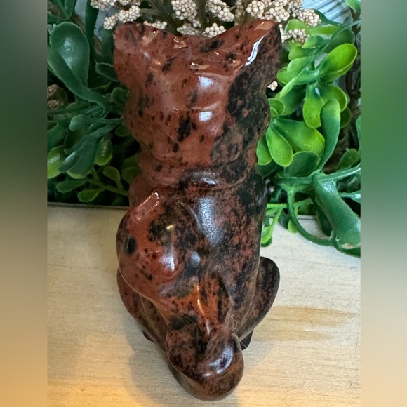 Mahogany Obsidian Crystal Dog Carving - Picture 7 of 10